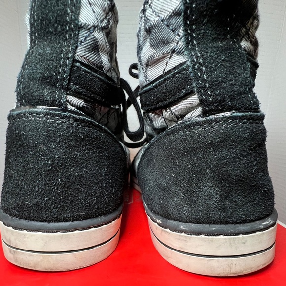 Beautiful Coach Pita Black Denim logo and Suede size 9. - Picture 5 of 10